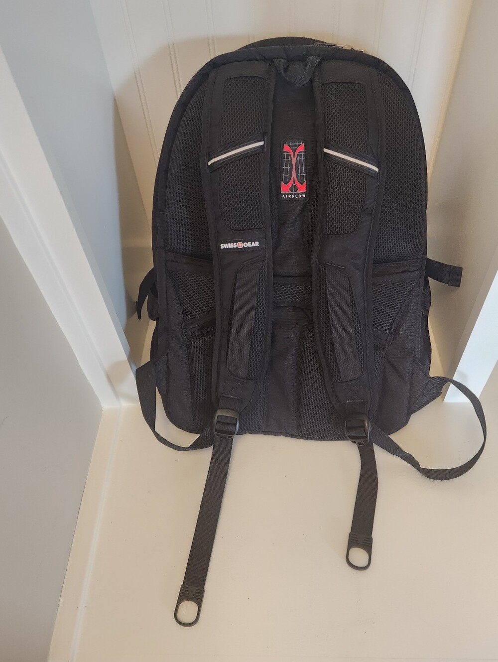 SwissGear Black Men's Travel & Laptop Backpack with Red Logo - Picture 6 of 9